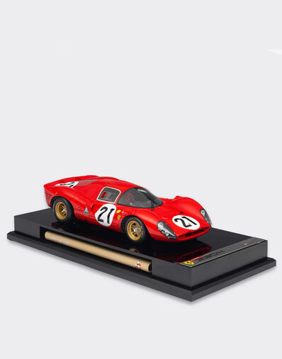 Ferrari 330 P4 model in 1:18 scale Ferrari Ferrari 330 P4 model in 1:18 scale Red L7588f