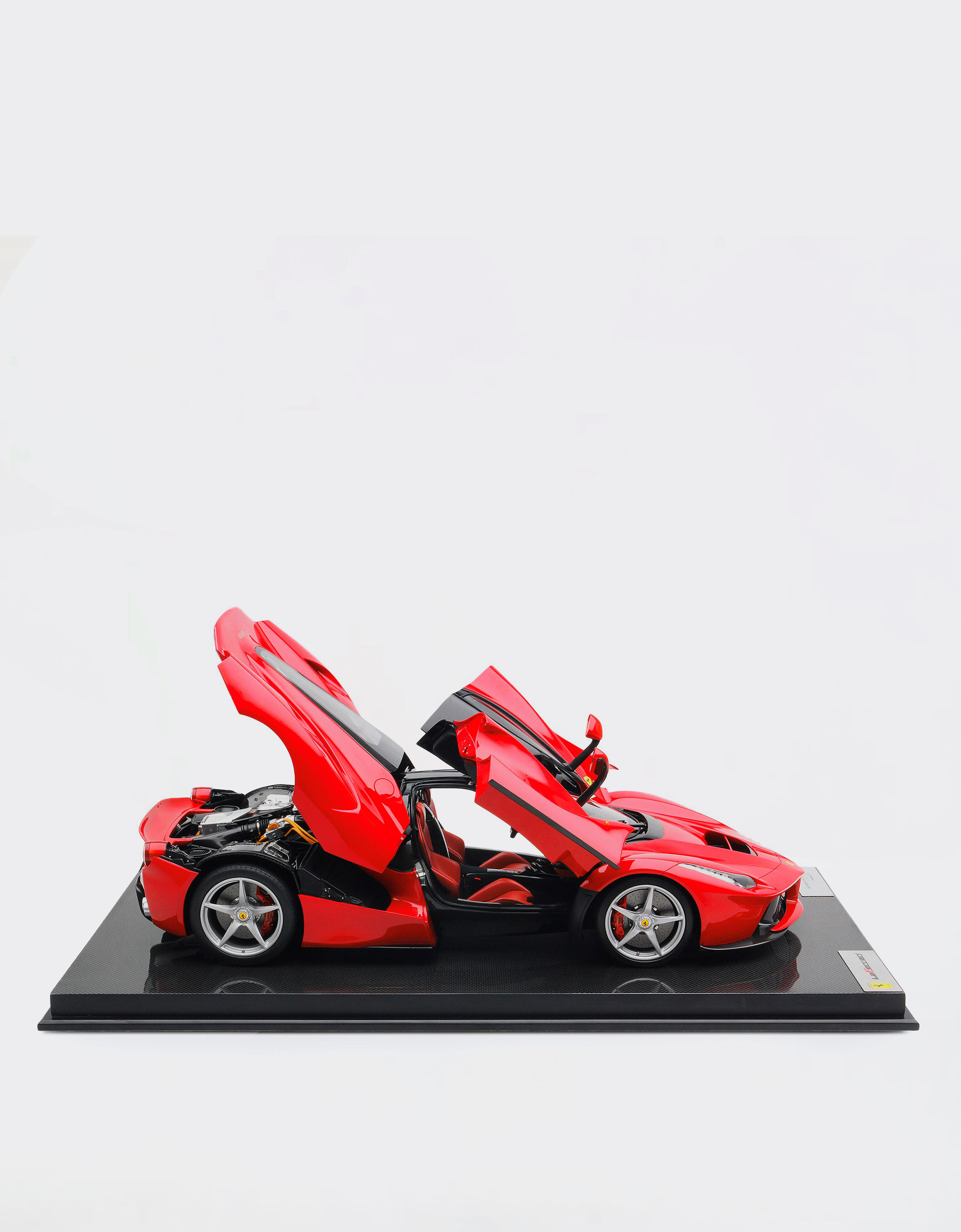 LaFerrari model in 1:8 scale Ferrari LaFerrari model in 1:8 scale Red L2993f