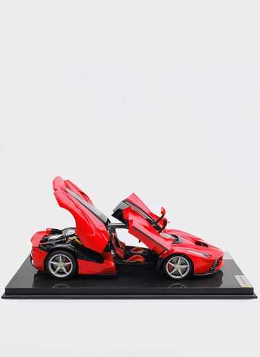 LaFerrari model in 1:8 scale Ferrari LaFerrari model in 1:8 scale Red L2993f