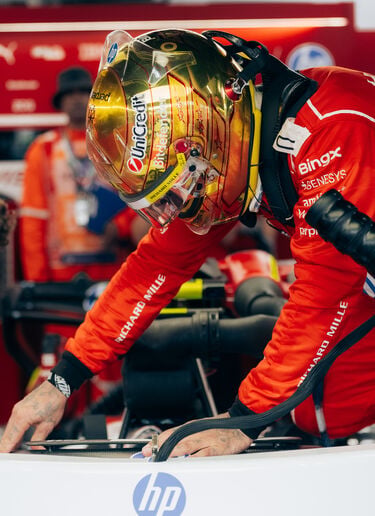 Ferrari Lewis Hamilton 1:1 Special Edition Helmet for the 2026 Singapore Grand Prix Multicolor LS0OT3065EXT0001f