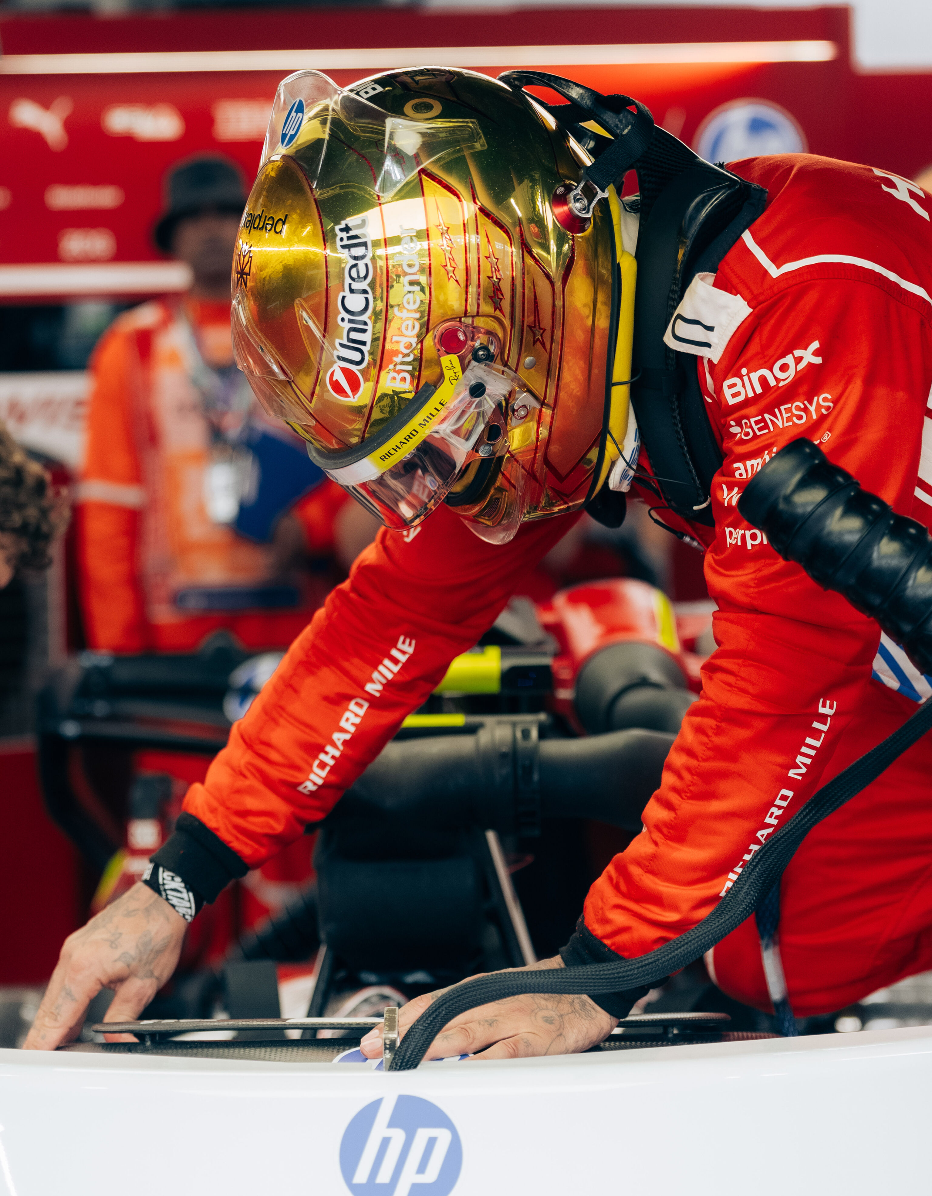 Ferrari Lewis Hamilton 1:1 Special Edition Helmet for the 2026 Singapore Grand Prix Multicolor LS0OT3065EXT0001f