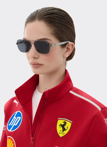 Ferrari 雷朋与法拉利车队合作款 RB8336M 深灰色镜片枪灰色金属与浅色碳纤维太阳镜 Ingrid LA02Cf