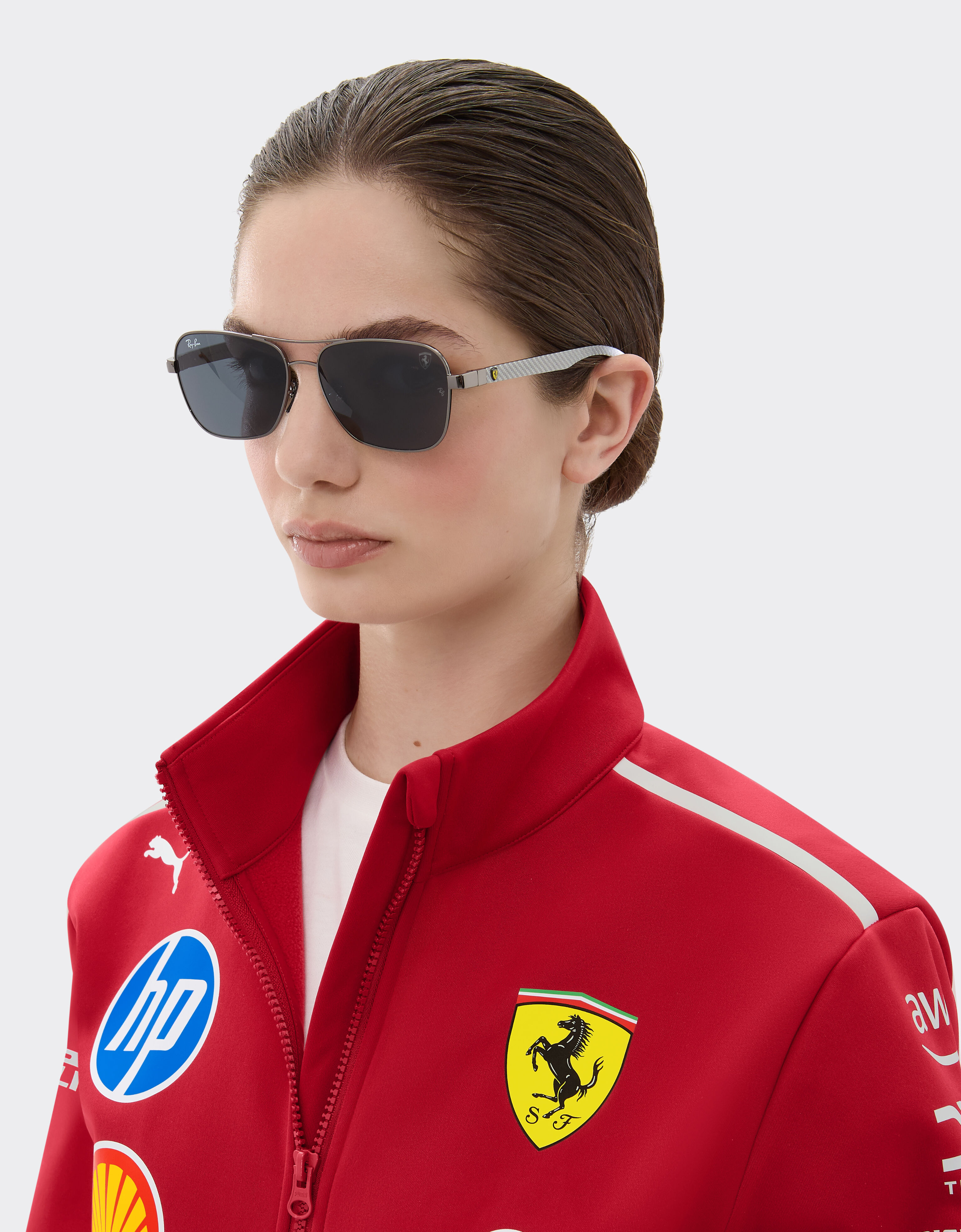 Ferrari 雷朋与法拉利车队合作款 RB8336M 深灰色镜片枪灰色金属与浅色碳纤维太阳镜 Ingrid LA02Cf