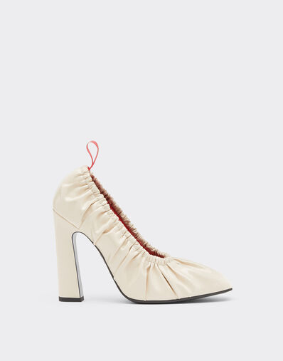 Ferrari Patent leather curled pump shoe Ivory 21447f