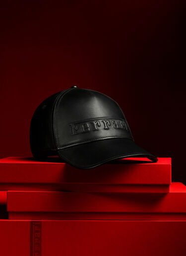 法拉利徽标纳帕皮革棒球帽 Ferrari 法拉利徽标纳帕皮革棒球帽 黑色 21748f